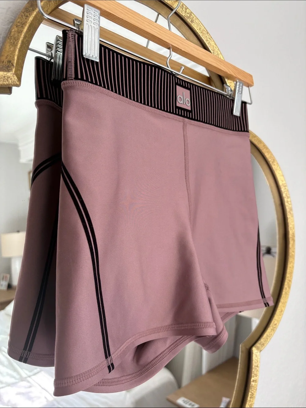 NWOT ALO Yoga smoky quartz High-Rise Bike Shorts with Contrast Waistband